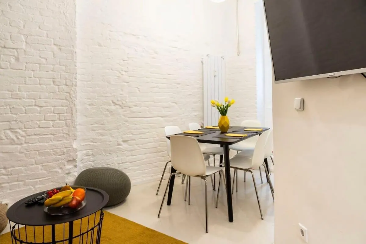Cosy Three Br Two Bth Plus Ac Plus Self Checkin Plus Street Parking Berlín