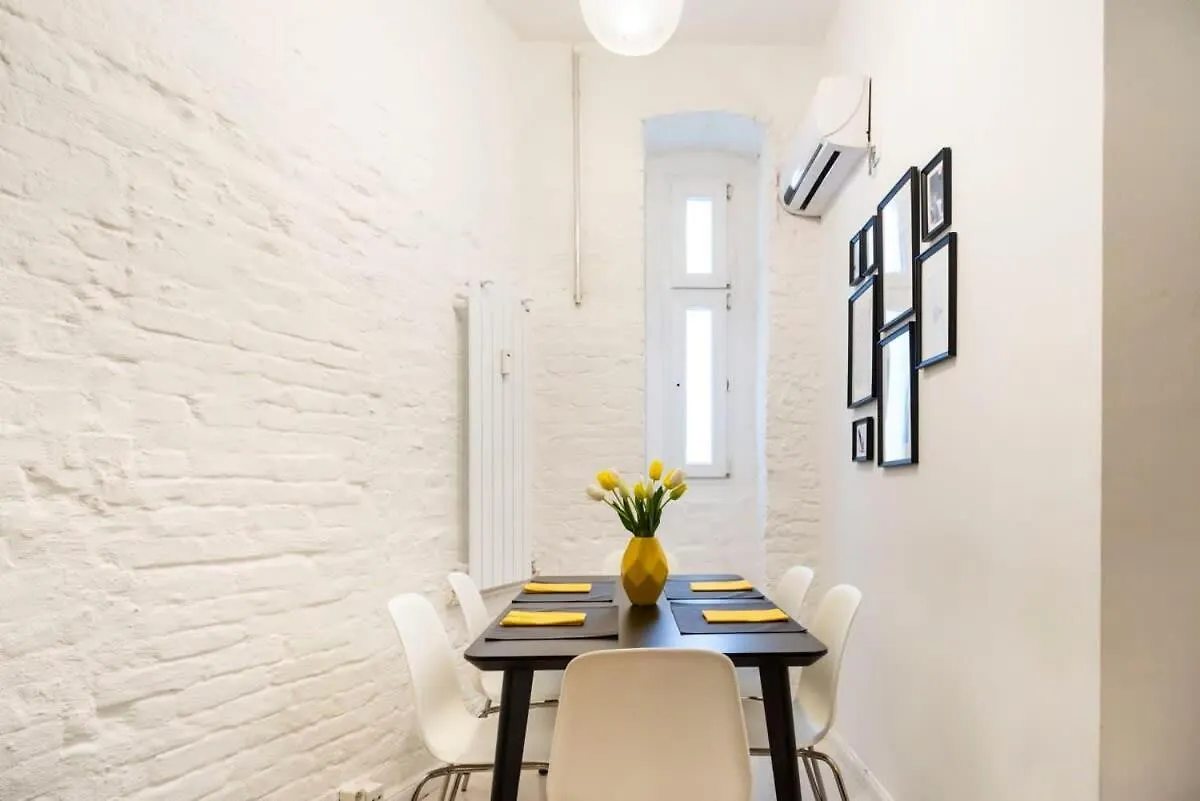 Cosy Three Br Two Bth Plus Ac Plus Self Checkin Plus Street Parking Berlín 0*,  Německo